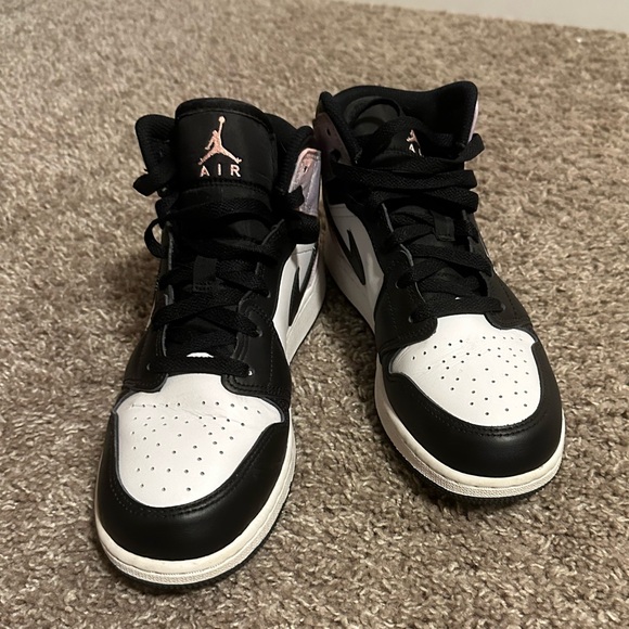 Worn only twice, super cute Jordans! - Picture 4 of 7